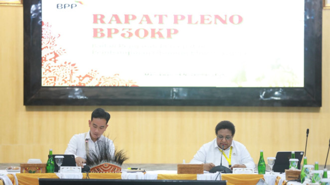 Wapres Gibran dan Wamendagri Ribka dalam Rapat Pleno BP3OKP di Manokwari