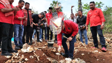 Peletakan batu pertama pembangunan kantor PDIP di Rote Ndao