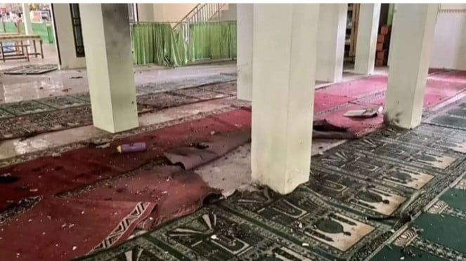 Kondisi masjid di SMAN 72 Jakarta setelah ledakan