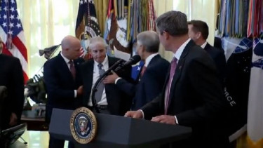 Pria tamu di Gedung Putih AS kolaps saat jumpa pers yang dihadiri Presiden Trump