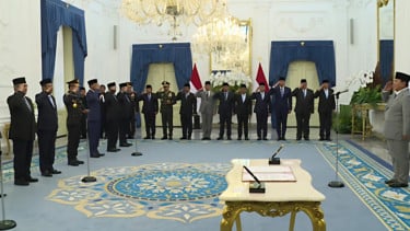 Pelantikan Komite Reformasi Polri di Istana Merdeka
