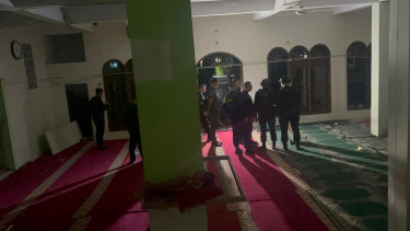 Olah TKP ledakan di SMA 72 Jakarta