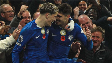 Pemain Chelsea rayakan gol