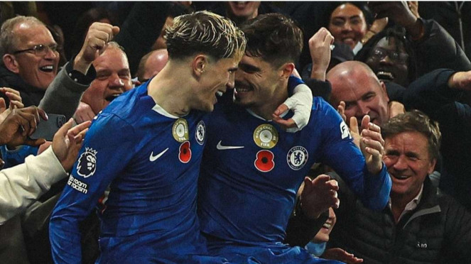Pemain Chelsea rayakan gol