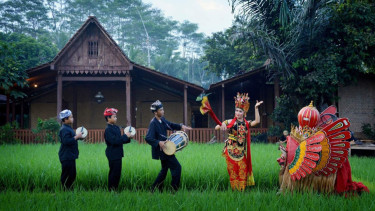  Wisata Adat Osing Kemiren.