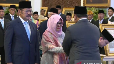 Presiden Prabowo Subianto menyerahkan gelar Pahlawan Nasional kepada Soeharto