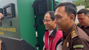 Eks Mendikbudristek, Nadiem Makarim (kiri)