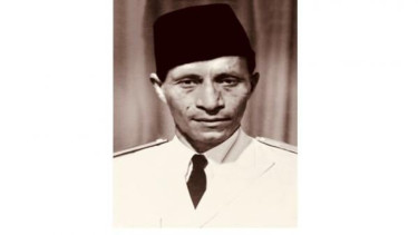 Zainal Abidin Syah (Maluku Utara), Profil Sultan Zainal Abidin Syah, Asal Usul dan Pendidikan, Awal Karier dan Kedekatan dengan Papua, Gubernur Pertama Irian Barat, Akhir Hayat dan Warisan