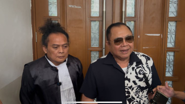 Eks Dirut PT Asabri, Adam Damiri (kanan)