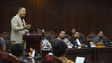 Ahli hukum pidana, Albert Aries dalam persidangan di Mahkamah Konstitusi