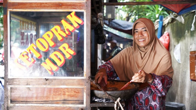 Ibu-Ibu Mekaar, Pahlawan Ekonomi Keluarga Indonesia
