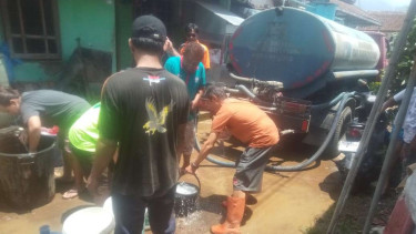 Warga Bumiayu dapatkan pasokan air bersih dari Pemkab Brebes