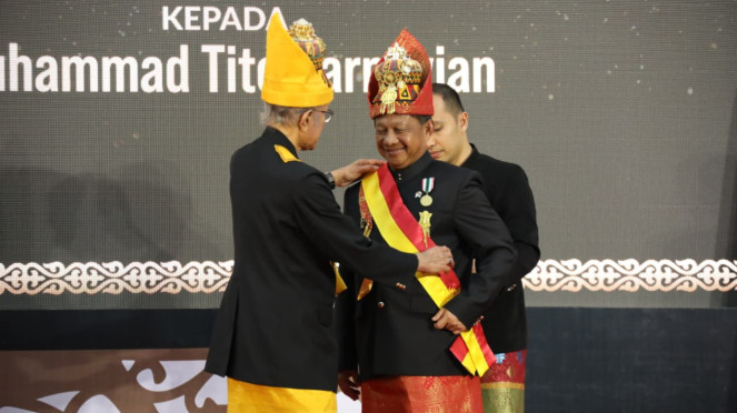 Mendagri Tito Terima Gelar Kehormatan 
