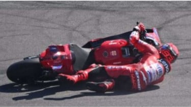 Juara Dunia MotoGP 2025 Marc Marquez Tumbang