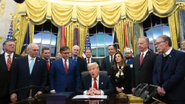 Presiden AS Donald Trump menandatangani RUU anggaran mengakhiri shutdown