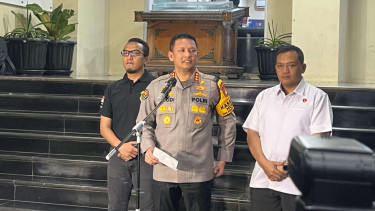 Kabid Humas PMJ, Kombes Pol Budi Hermanto (tengah)