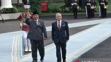 Presiden RI Prabowo Subianto (kiri) dan Raja Kerajaan Yordania Hasyimiah Raja Abdullah II ibn Al Hussein di Istana Merdeka 