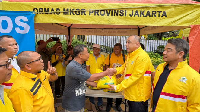 DPD Golkar DKI Jakarta menggelar baksos sembako murah