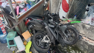Motor hancur ditabrak BYD Atto