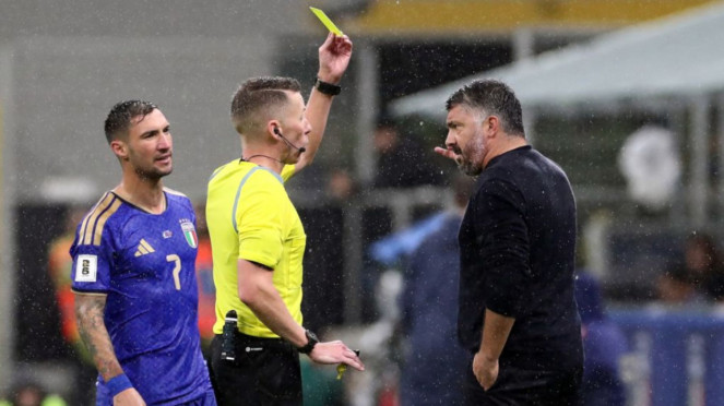 Pelatih Timnas Italia, Gennaro Gattuso dapat kartu kuning saat hadapi Norwegia