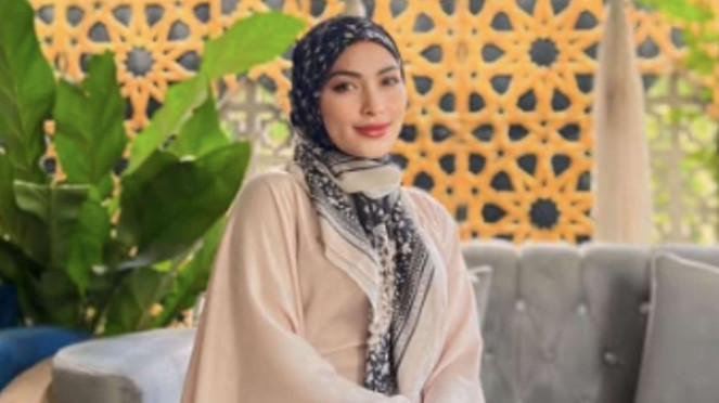 Fadlun Faisal Balghoits atau akrab disapa Luna, istri Habib Bahar bin Smith