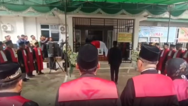 Jenazah hakim Raden Zaenal Arief dibawa ke PN Palembang sebelum diberangkatkan ke Bandung