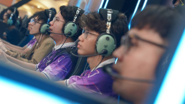 Tim eSports Rekonix kategori DOTA 2.