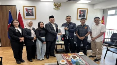 Reni Rahmawati (ketiga dari kiri) WNI yang menjadi korban pengantin pesanan