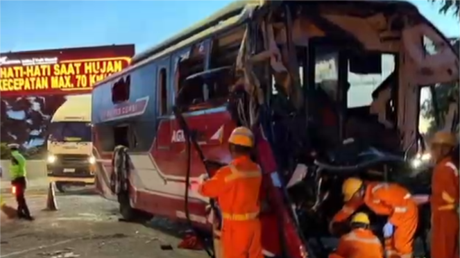 Kecelakaan Beruntun Libatkan Dua Bus dan Satu Minibus di Tol Cipali, Jawa Barat