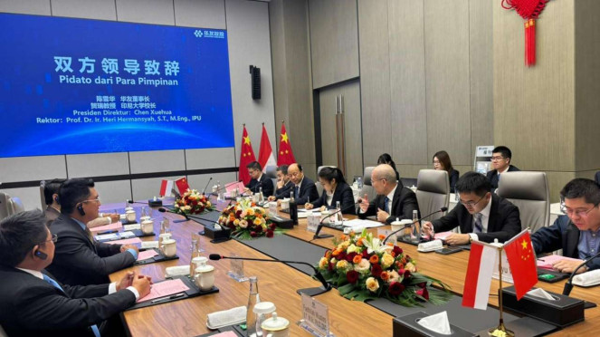 Rektor UI Prof. Heri dan rombongn bertemu dengan Presdir Huayou Group Chen Xuehua