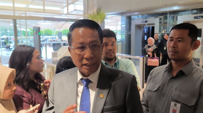 Menteri Hukum (Menkum) Supratman Andi Agtas di Kompleks Parlemen, Senayan, 5. Dibantai 3 Gol Tanpa Balas! Rivaldo Jadi Bintang, Barca Legends Tekuk DRX di GBK, 4. Final Kepagian di Etihad: Ambisi Manchester City Pangkas Jarak dan Misi Balas Dendam Arsenal, 3. Menteri Hukum Supratman Kebut RUU Kewarganegaraan demi Lindungi Pemain Naturalisasi, 2. Shin Tae-yong: VO2 Max Pemain Timnas Indonesia di Bawah 30, 1. Momen Haru Ronaldo ke Indonesia, Datang Pertama sebagai Remaja Kembali Jadi Legenda Dunia