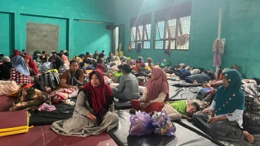 Warga Pandanarum, Banjarnegara mengungsi akibat tanah longsor