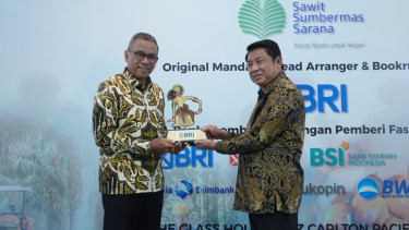 Wakil Direktur Utama BRI Agus Noorsanto dan CEO SSMS Jap Hartono