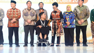Aktivis disabilitas Bayu Satria (tengah)