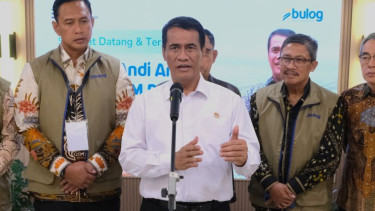 Menteri Pertanian Andi Amran Sulaiman di Perum Bulog