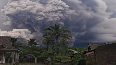 Erupsi Gunung Semeru pada Rabu, 19 November 2025