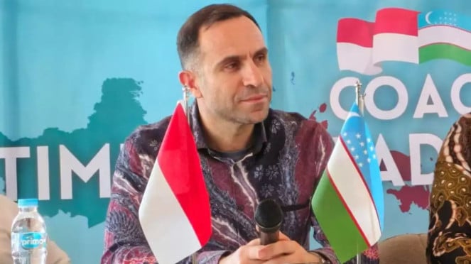 Mantan pelatih Timnas Uzbekistan, Timur Kapadze, 1. Gara-gara Tak Ada Cristiano Ronaldo, FIFA Takedown Poster Piala Dunia 2026, 2. Update Nama-nama Pelatih Timnas Indonesia, PSSI Kantongi 5 Kandidat Kuat Pengganti Kluivert, 3. Timur Kapadze Tiba di Indonesia, Dijadwalkan Salat Jumat di Masjid Istiqlal Hari Ini, 4. Belajar dari Uzbekistan, Timur Kapadze Sebut Naturalisasi Pemain tak Jamin Keberhasilan