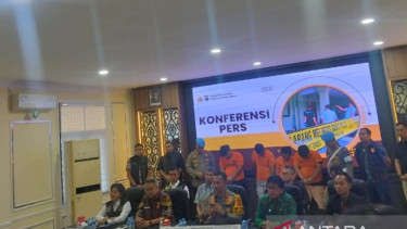 Kapolrestabes Medan Jean Calvijn (tengah) 