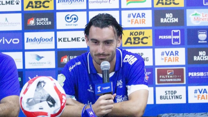 Striker Persib Bandung, Andrew Jung, 1. ANTV Sajikan Laga Membara AS Roma Vs Napoli, Catat Jadwalnya, 2. Live di ANTV, Pertempuran Raksasa Serie A: AC Milan Vs Lazio, 3. ANTV Panaskan Liga Italia, Inter Milan Hadapi Ancaman Pisa yang Sedang Menggila, 4. Andrew Jung Minta Persib Move On dari Singapura, Fokus Bangkit Lawan Madura United