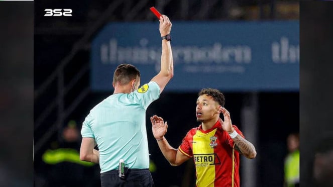 Pemaian Go Ahead Eagles, Dean James dapat kartu merah