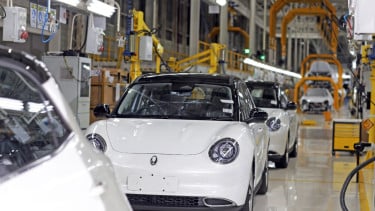 Produksi Perdana Mobil Listrik ORA 03 di Fasilitas Manufaktur Inchcape Indonesia