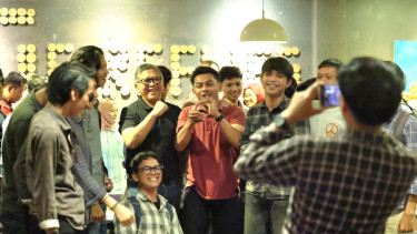 Sekjen PDIP Hasto Kristiyanto ngopi bersama pemuda Sulsel 