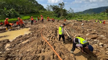 Tim SAR gabungan terus berupaya menemukan warga Banjarnegara yang hilang akibat longsor
