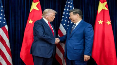 Presiden AS Donald Trump bersama Presiden China Xi Jinping di Busan, Korsel