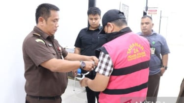 Kadishub Medan Erwin Saleh ditahan penyidik Pidsus Kejari Medan, Sumatera Utara