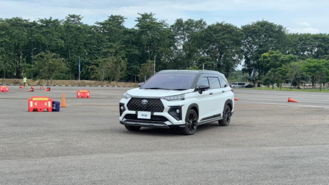 Media test drive Toyota New Veloz Hybrid di Pusdik Lantas Polri