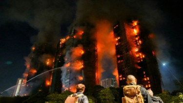 Kebakaran hebat melanda beberapa menara apartemen di Hong Kong