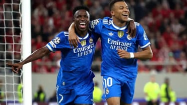 Pemain Real Madrid, Kylian Mbappe (kanan)