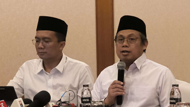 Katib Syuriyah Pengurus Besar Nahdlatul Ulama (PBNU), KH Sarmidi Husna (kanan) 