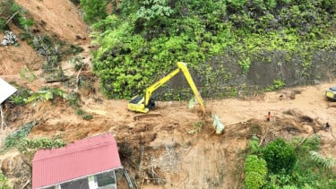 Ruas jalan Tarutung, Tapanuli Utara dan Sibolga tertutup longsor dan banjir